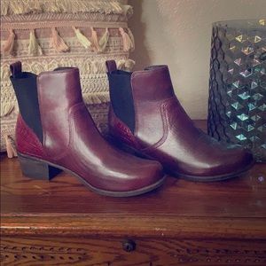Ugg Maroon booties